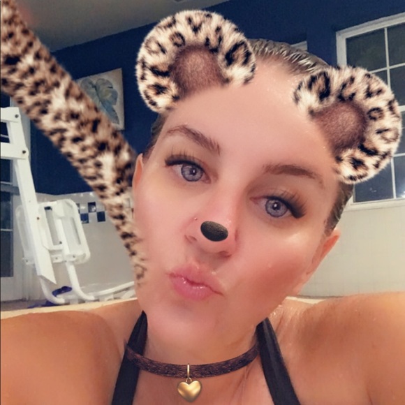 Hi y’all 🙋🏼‍♀️ thanks for checking out my closet - Picture 14 of 17